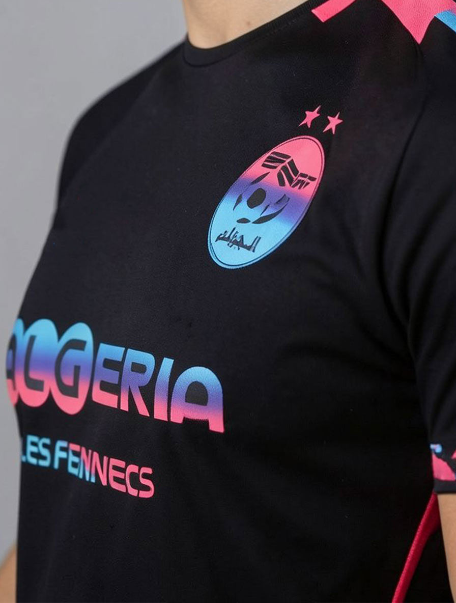Maillot de l'Algérie noir, avec dégradé bleu et rose
