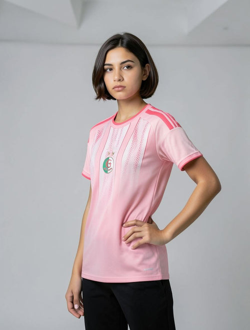Maillot rose de l'Algérie porté par une femme